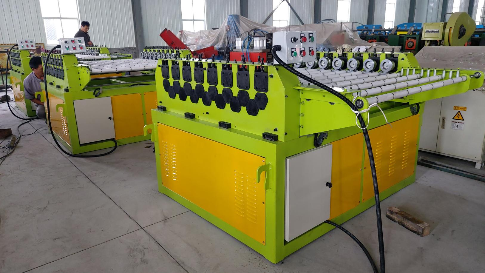 Flanging machine